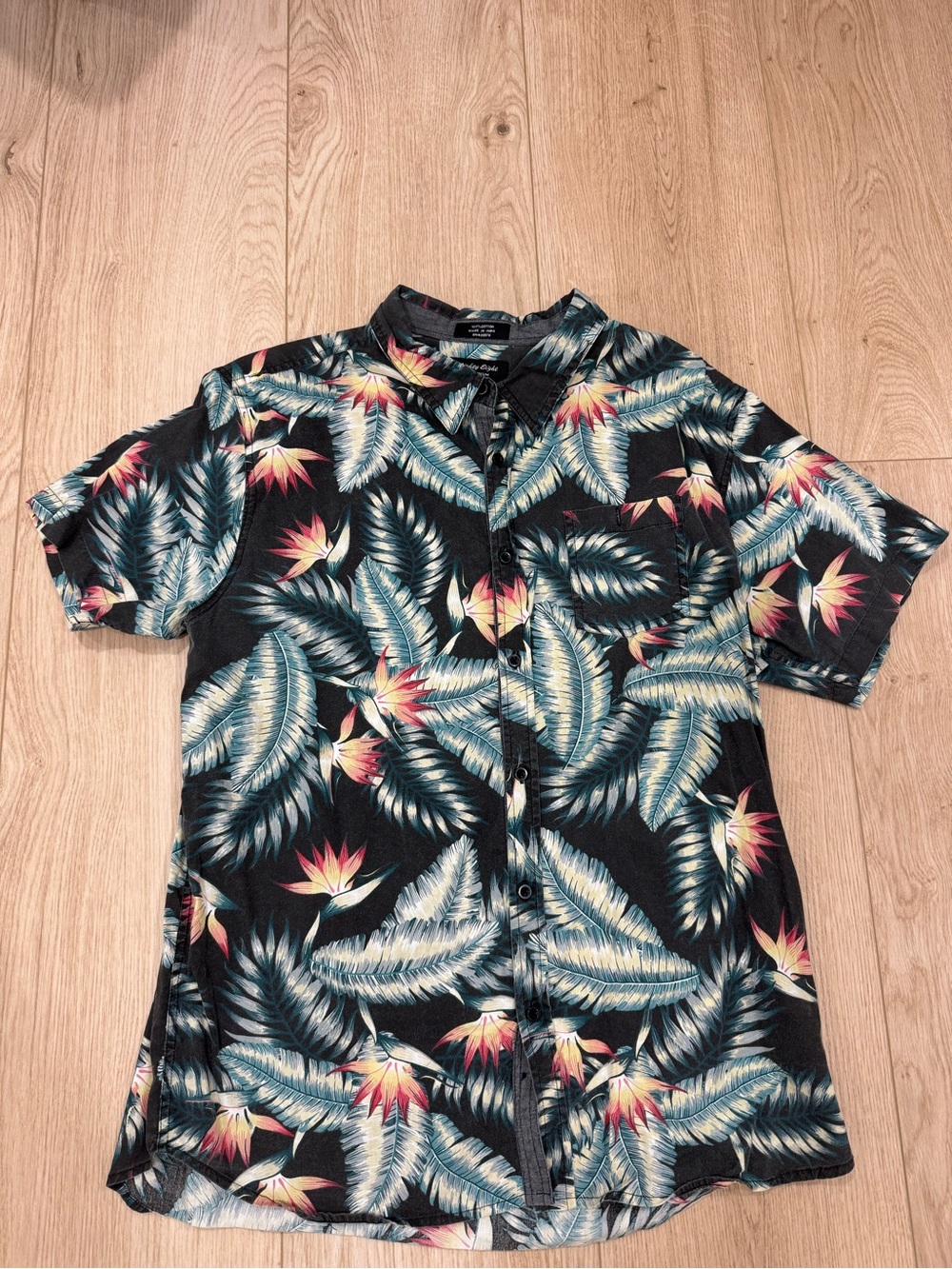 Eddie Bauer Black Tropical Leaf & Coral Accent Short-Sleeve Button-Down Shirt